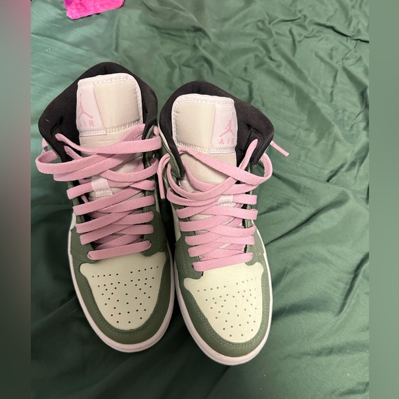 Air Jordan Mid SE Dutch Green - Picture 2 of 7